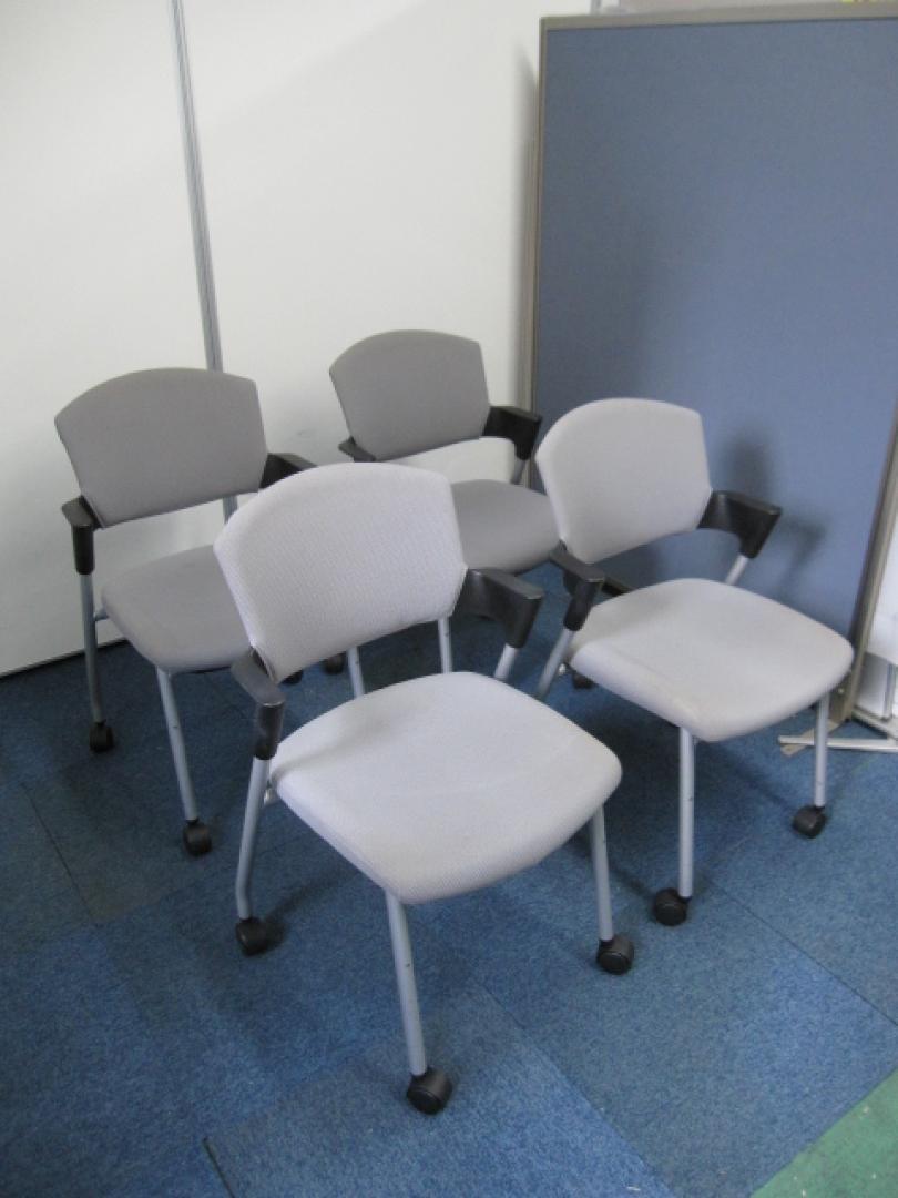 【セット商品】【スタッキングチェア】人気のプロッティ　カラー：モデレートグレー　【4脚セット】
                        プロッティ
                                    中古
            