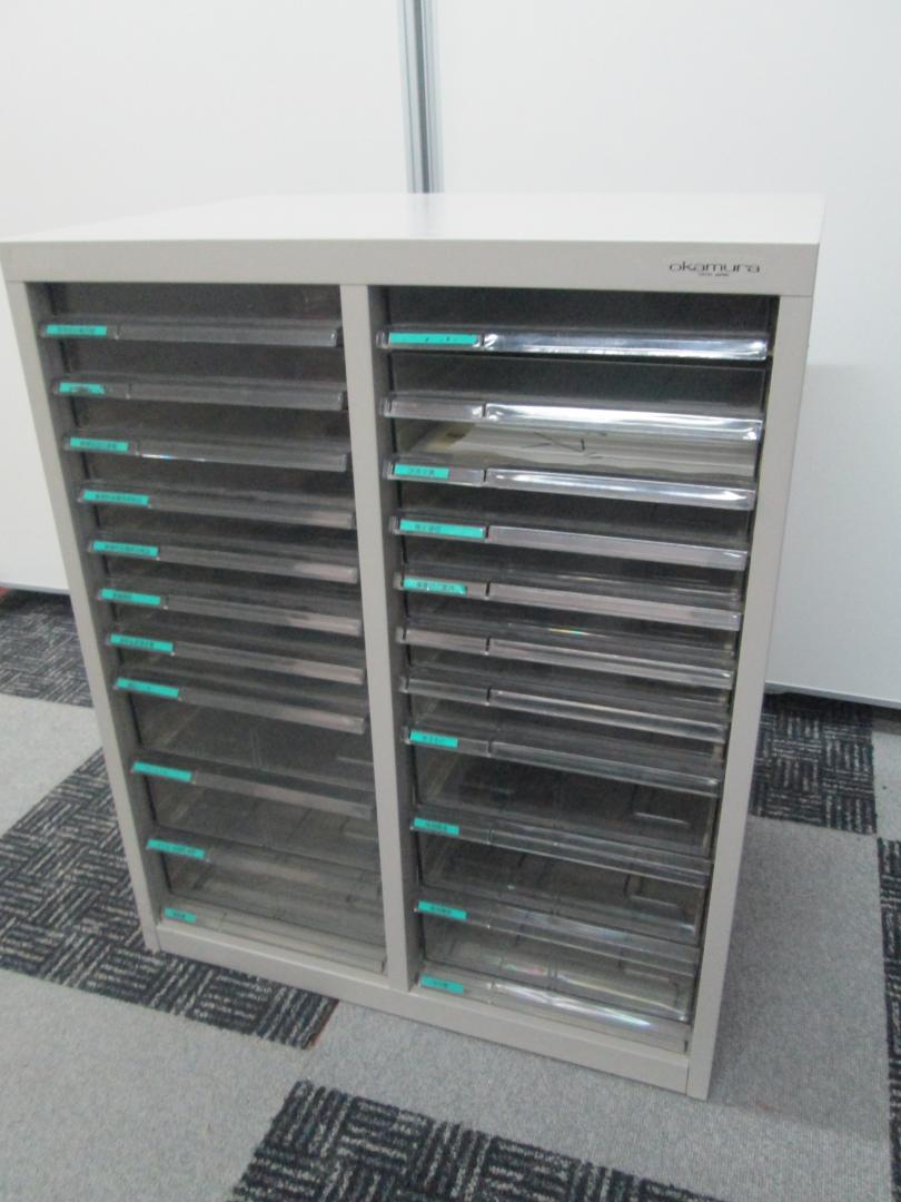 A4トレーキャビネット　2列（浅型8×２、深型3×２）合計22段
                        
                                    中古
            