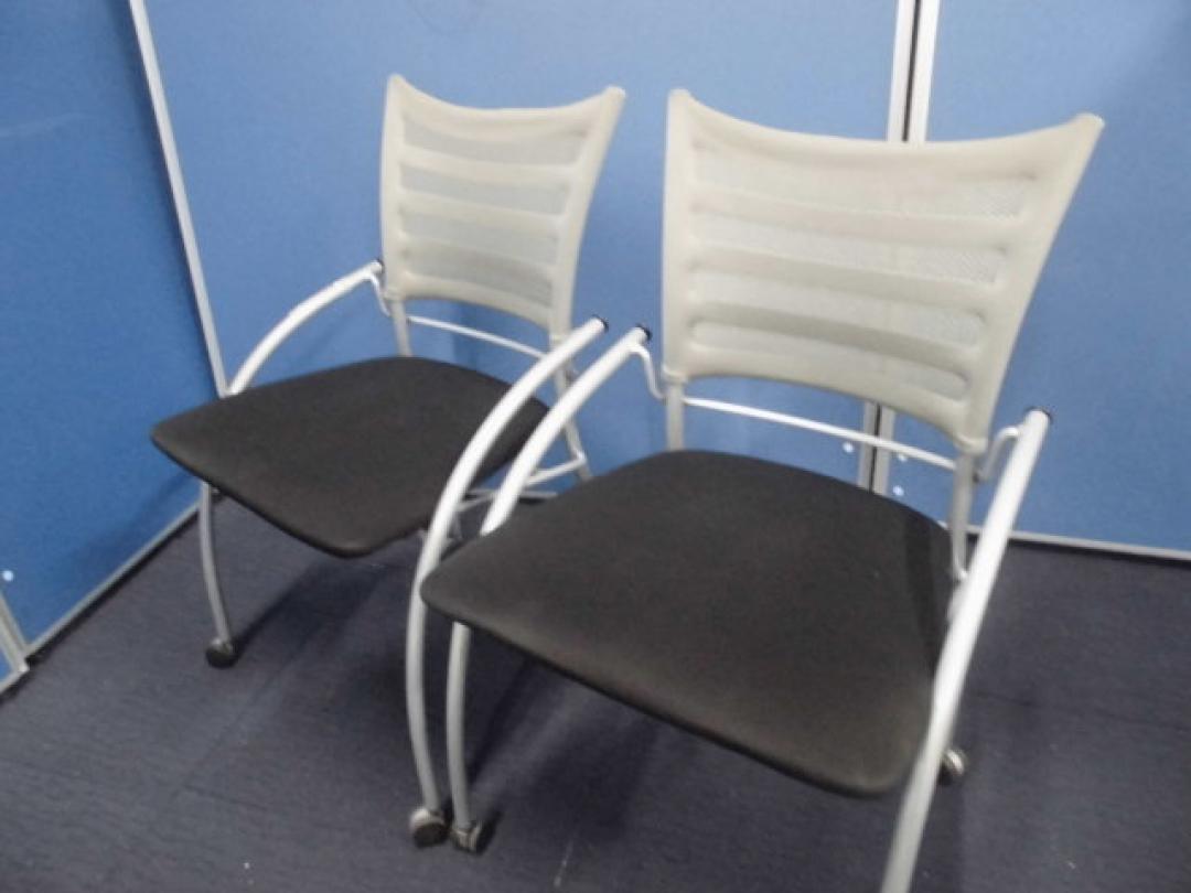 【状態良好◎】メッシュバックのネスティングチェア2脚セット｜プリエ2｜イトーキ｜グレー×ブラック【メッシュチェアー】【セット商品】
                        プリエ2
                                    中古
            