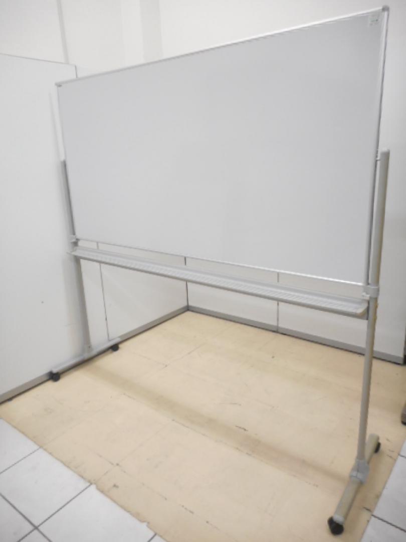 ライオン製　ホワイトボード　両面無地　幅・高さ1800仕様
                        自立式/両面無地
                                    中古
            