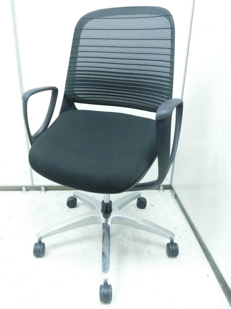 【3脚入荷】オカムラ製肘付きチェア良好品　シートの密着感がものすごい！！
                        ルーチェ
                                    中古
            
