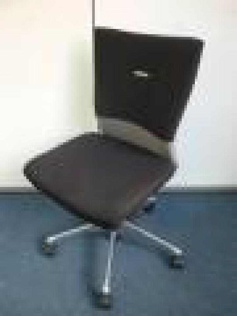 【オカムラ製】【ロット入荷】【フィーゴチェア】【ブラック】【肘無】 
                        フィーゴ
                                    中古
            