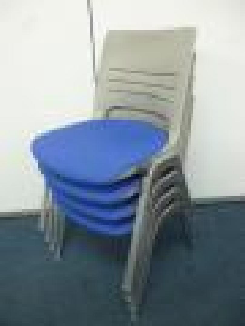 【オカムラ製】【スタッキングチェア】【４脚セット】【ブルー】
                        
                                    中古
            