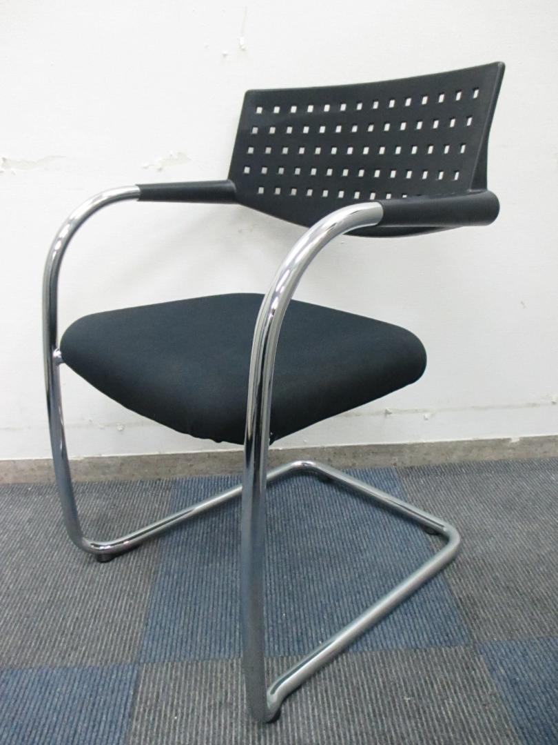 【洗練されたデザインが◎】【8脚揃います】vitra製　Visavis　ビザビチェア【座り心地抜群】α
                        Visavis（ビザビ）
                                    中古
            