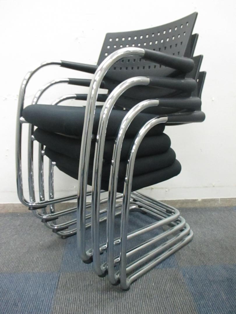 【4脚セット】【洗練されたデザインが◎】vitra製　Visavis　ビザビチェア【座り心地抜群】【中古】
                        Visavis（ビザビ）
                                    中古
            