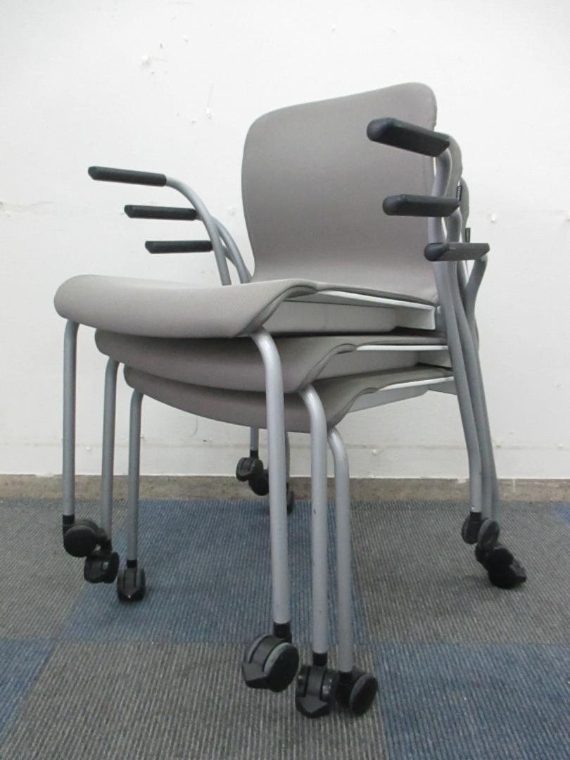 【3脚セット】【グッドデザイン賞受賞商品】コクヨ製　アリーナＣ　スタックチェア【総張りタイプ】【中古】

                        アリーナ
                                    中古
            