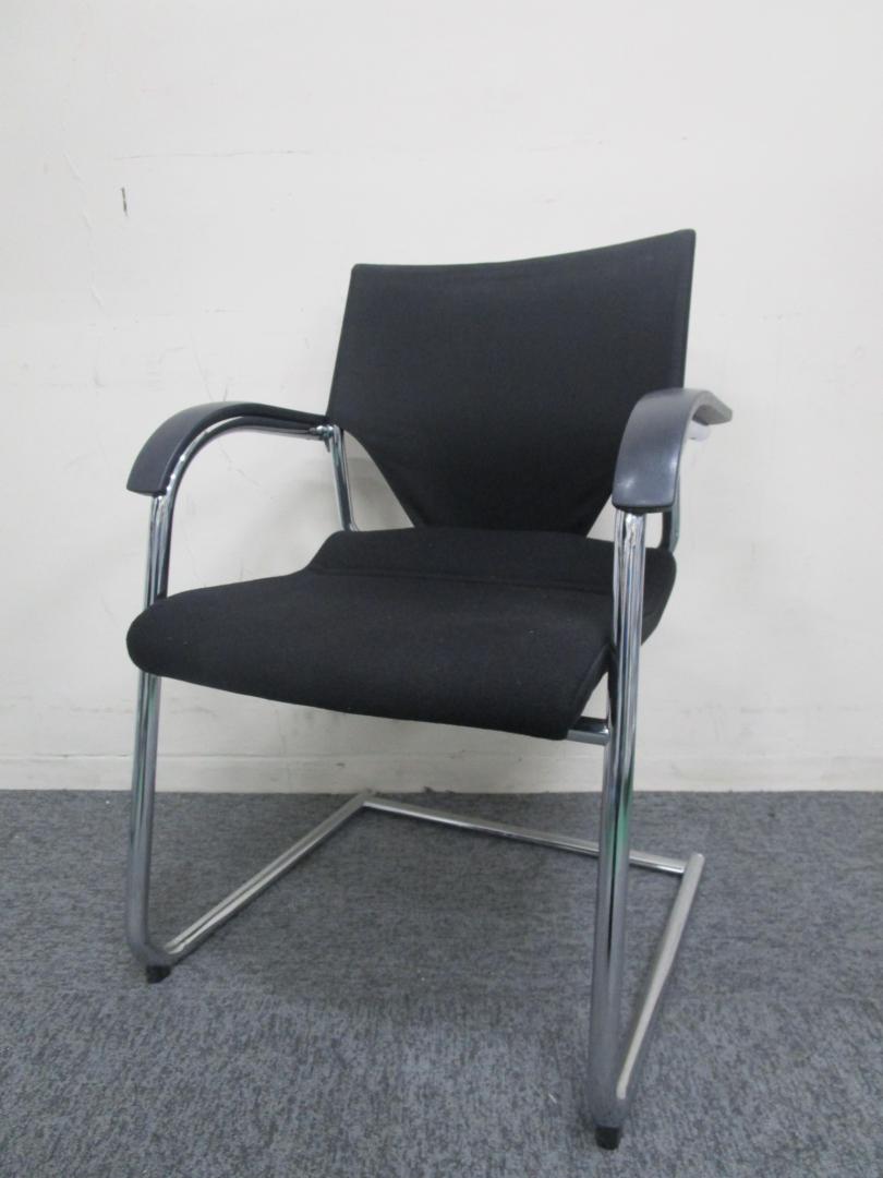 【ウィルクハーン製　ミーティングチェア】ブラック肘付
                        
                                    中古
            