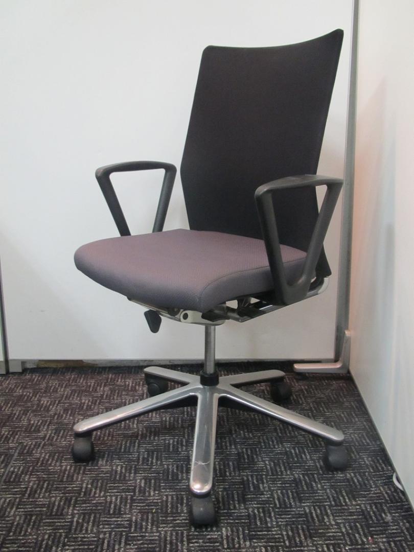 ドイツのインテリジェントデザインチェア■一点物
                        クレバー600シリーズ
                                    中古
            