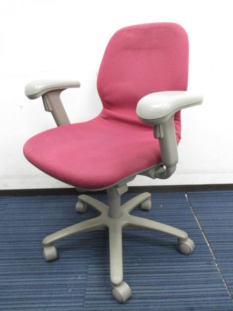 【通常価格の50%OFF】6,000円⇒3,000円【ご存知でしょうか、可動肘の便利さを。】CXチェア｜アジャストアーム｜お洒落なワインカラー（レッド）※布が若干ダブついてます【値下品】TTT
                        CX
                                    中古
            