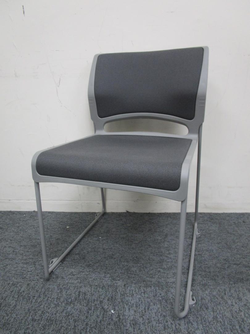 【会議用チェア】オカムラ製　スタッキングチェア　グレーカラー【ロット】【状態良好】
                        8127ZZ
                                    中古
            