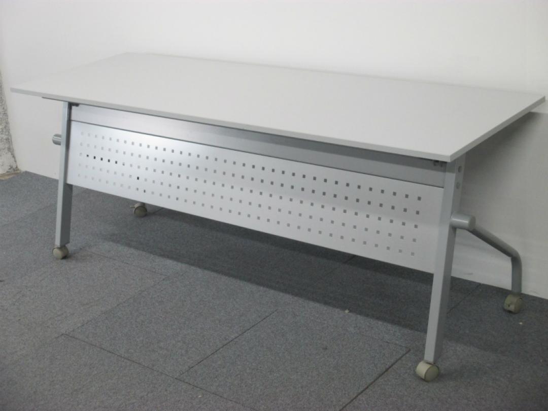 【50台入荷！状態良好】　幕板付き！　幅1800　奥行600　平行スタックテーブル　【中古会議用テーブル】
                        
                                    中古
            