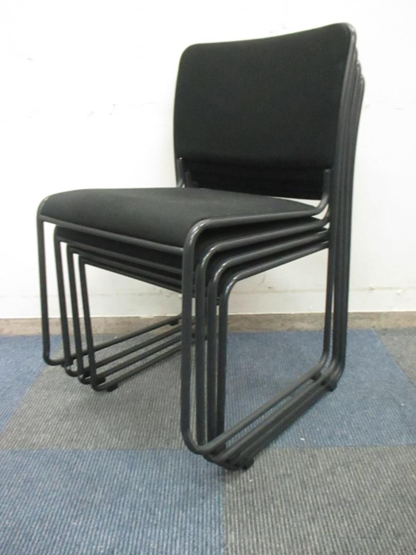 【4脚セット】【重ねて収納可能】unknown製　スタックチェア【中古】

                        
                                    中古
            