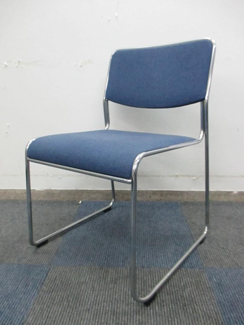 【デニムの様なブルー色！】unknown製　スタックチェア【重ねて収納可能】【中古】
                        
                                    中古
            