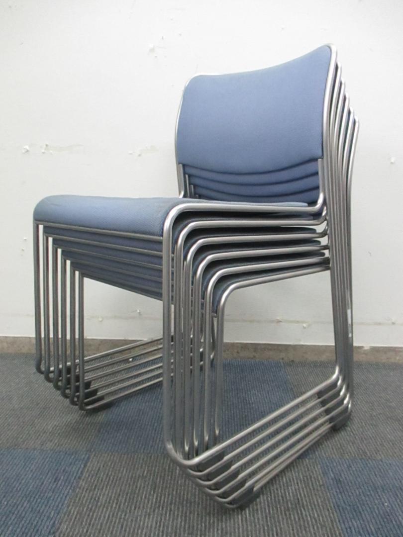 【5脚セット】【重ねて収納可能】unknown製　スタックチェア【中古】
                        
                                    中古
            