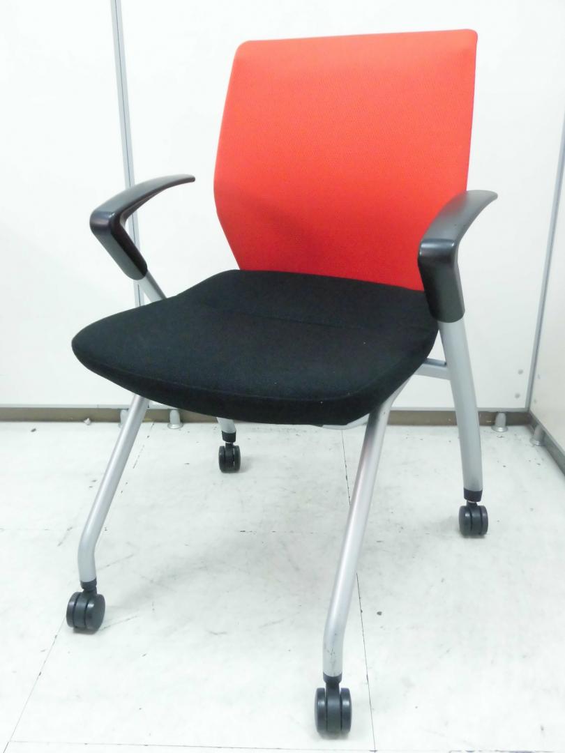 【美品で、8台入荷】キャスター付で移動もラクラク!!
                        スタイラ　STYLE
                                    中古
            