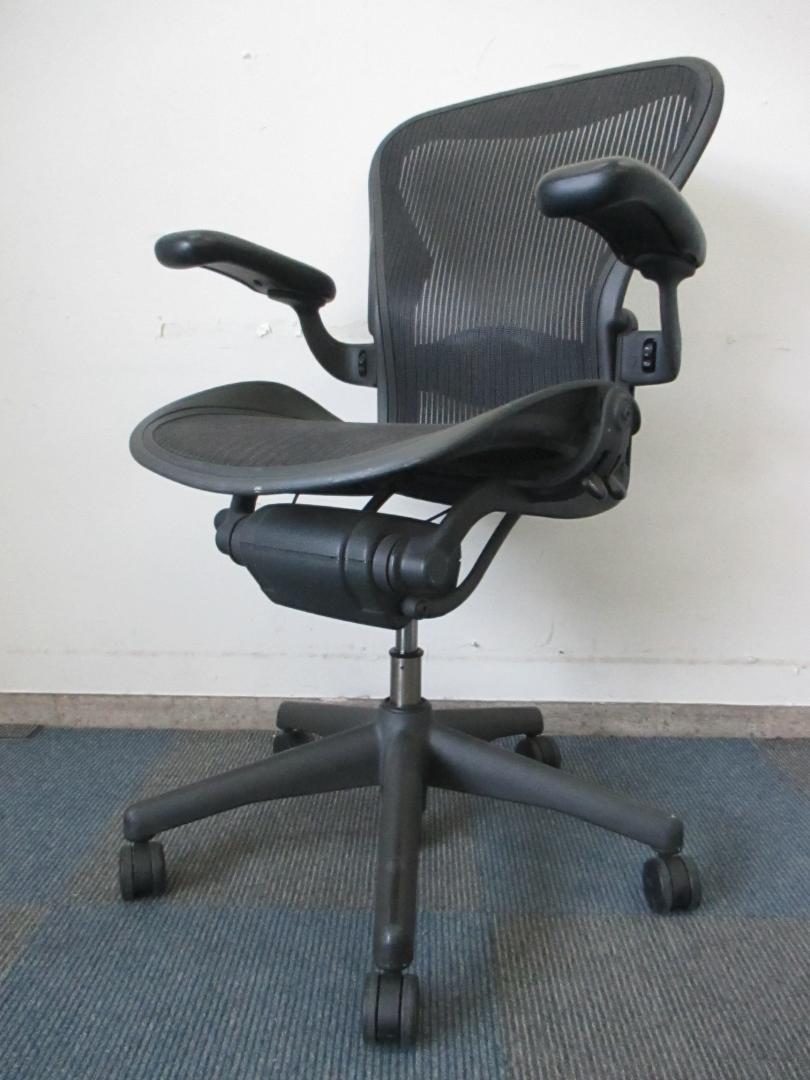 【待望の入荷!!】【12脚揃います】ハーマンミラー製　アーロンチェア　フル装備/Ｂタイプ【高級チェア】【メッシュチェア】
                        ARON（アーロンチェア）
                                    中古
            