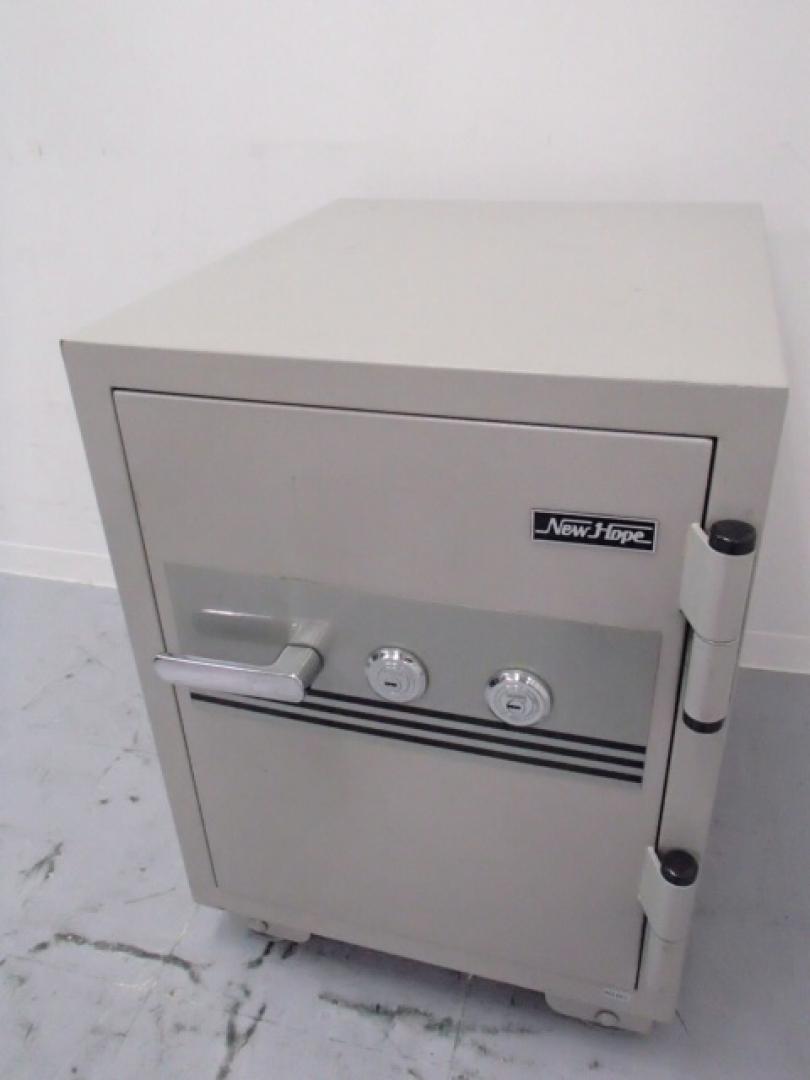 耐火金庫｜ダブルキータイプ｜中型サイズ｜キャスター付き_20240119非公開(2)
                        
                                    中古
            