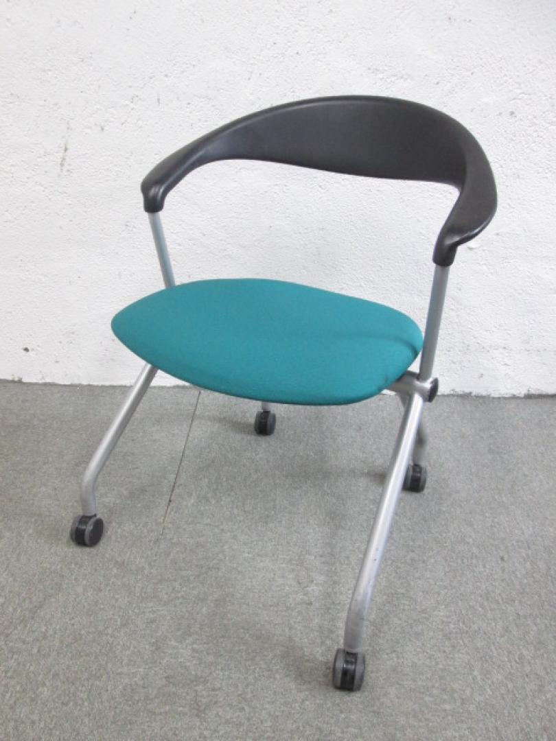 内田洋行製スタックチェア　使わない時は重ねてコンパクトに収納できます！
                        
                                    中古
            