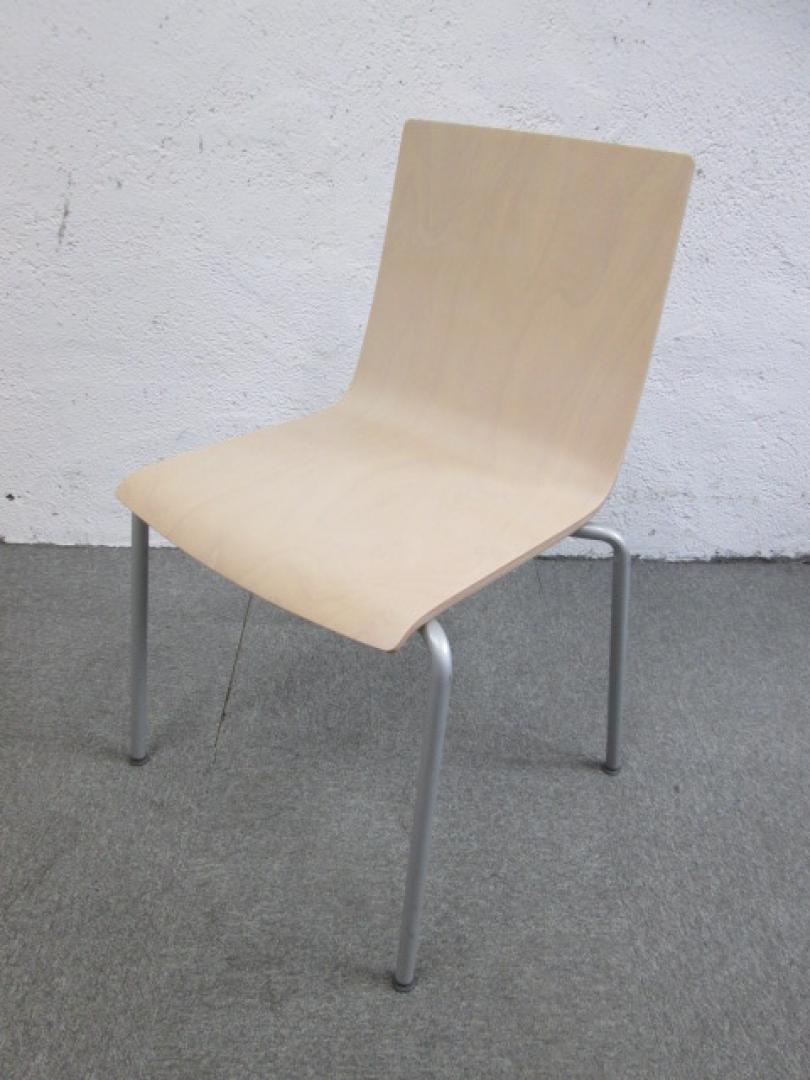 オカムラ製木製スタックチェア　やさしいナチュラル色
                        
                                    中古
            