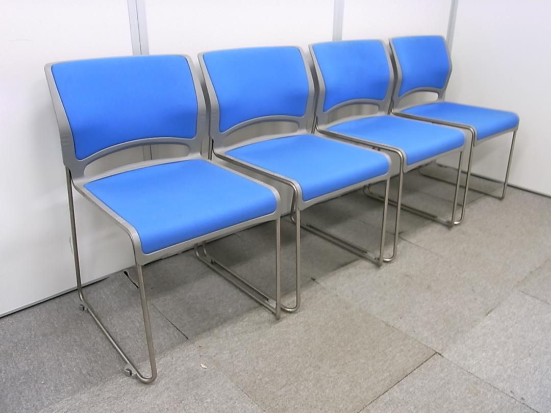 【4脚セット】オカムラ製の鮮やかなブルー色■こちら4脚セットとなっております■4脚以上ご必要というお客様、ご相談下さい！
                        
                                    中古
            