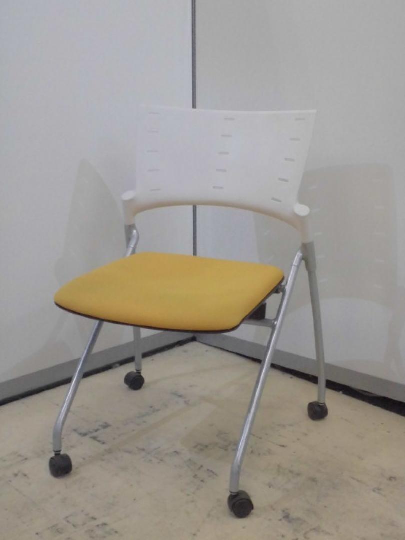 イトーキ製　ネスティングチェア！
                        
                                    中古
            