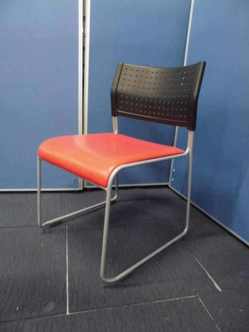 【レッド×ブラック】会議用スタッキングチェア｜座面ビニールレザーなので汚れても拭き掃除ができます！
                        
                                    中古
            