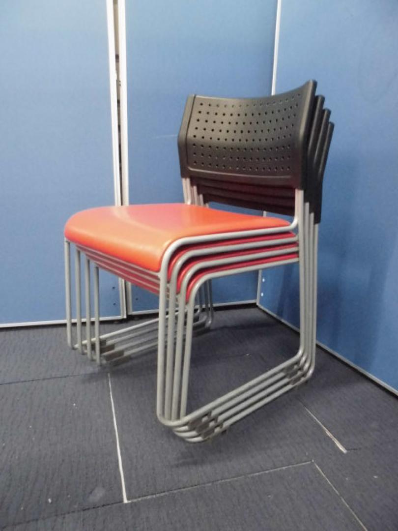 【レッド×ブラック】会議用スタッキングチェア4脚セット｜座面ビニールレザーなので汚れても拭き掃除ができます！【ロット】【セット商品】
                        
                                    中古
            