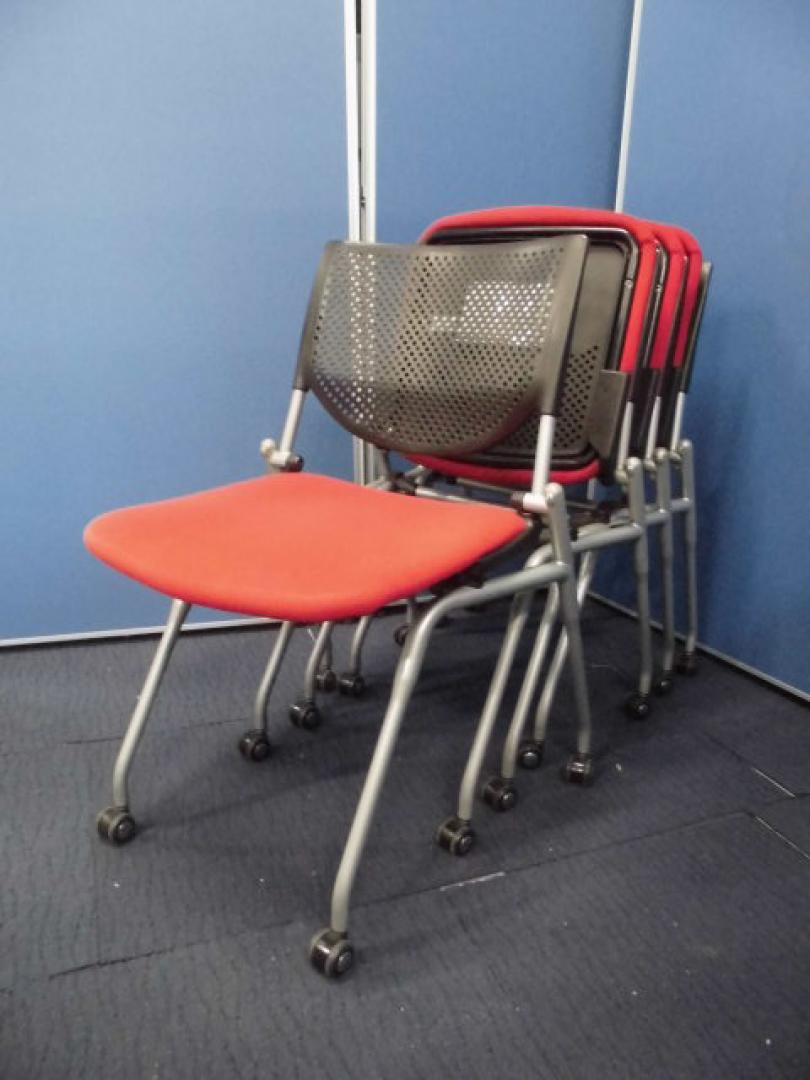 場所を取らないスタッキングチェア4脚セットです！国内メーカー製！【セット商品】【キャスター付き】
                        プロスタック
                                    中古
            