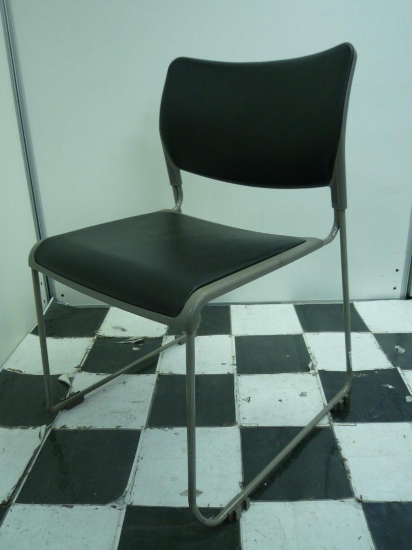 【限定４脚】■会議チェア■　オカムラ製スタッキングチェア　収納時には重ねて省スペースです。
                        会議用チェア
                                    中古
            