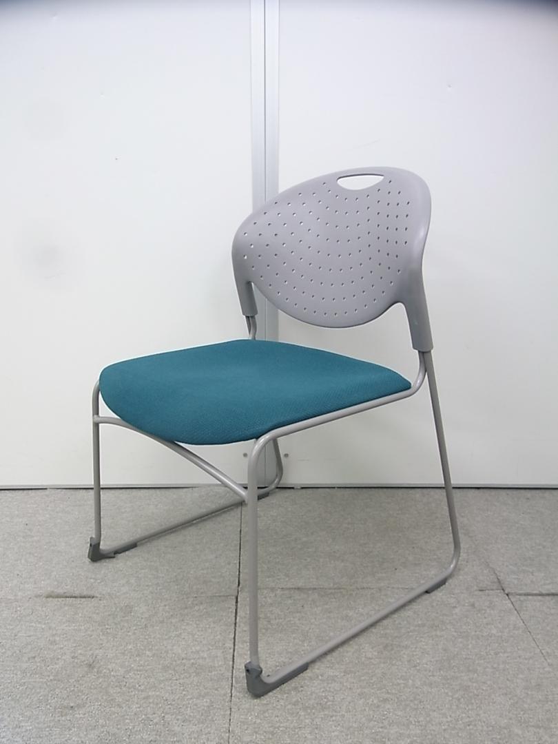 【18脚入荷！状態良好！】状態良好なスタッキングチェア入荷しました■会議室やセミナールームにおすすめのスタッキングチェア
                        クリケットチェア（CRIKET）
                                    中古
            