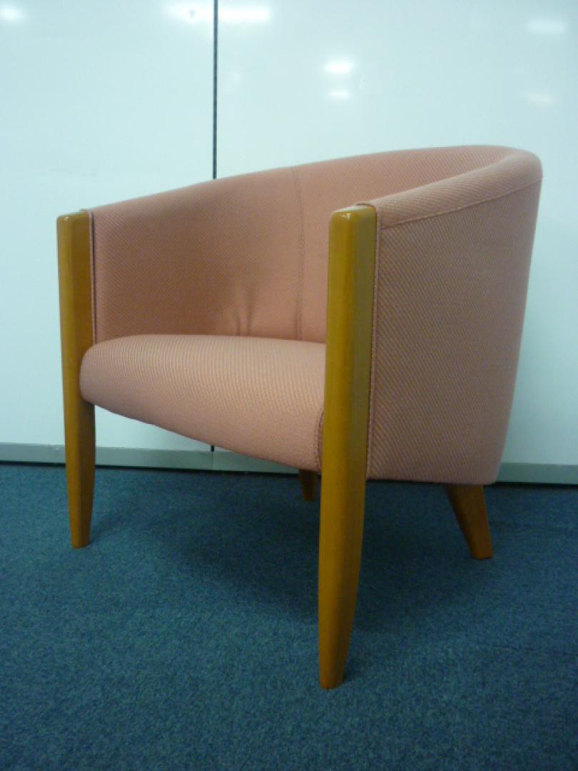 【２脚限定！】■鮮やかで品のあるピンク■仙台店限定入荷事務用品
                        
                                    中古
            