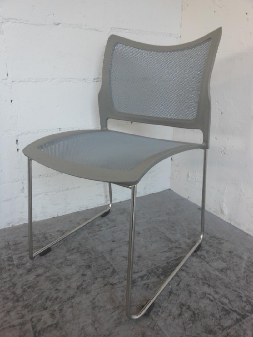【大量入荷】【ミーティングスペースの定番品】【スタッキングチェア】
                        
                                    中古
            