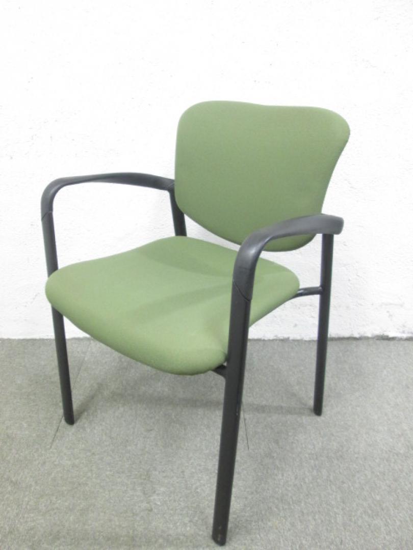 海外有名メーカー【ヘイワース社製】肘当て付きスタックチェア
                        
                                    中古
            