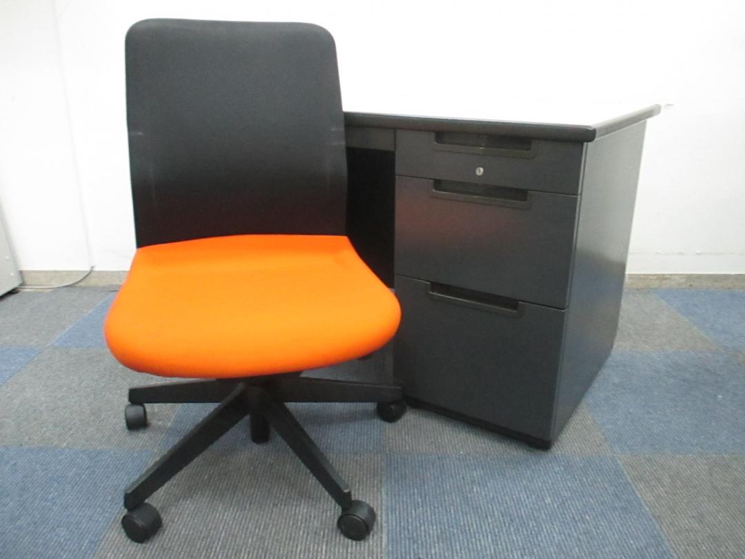 【デスク豊富に揃います】オカムラ製　片袖机　幅1000ｍｍ＋コクヨ製 アガタSチェア【国内メーカー品】	
                        
                                    中古
            