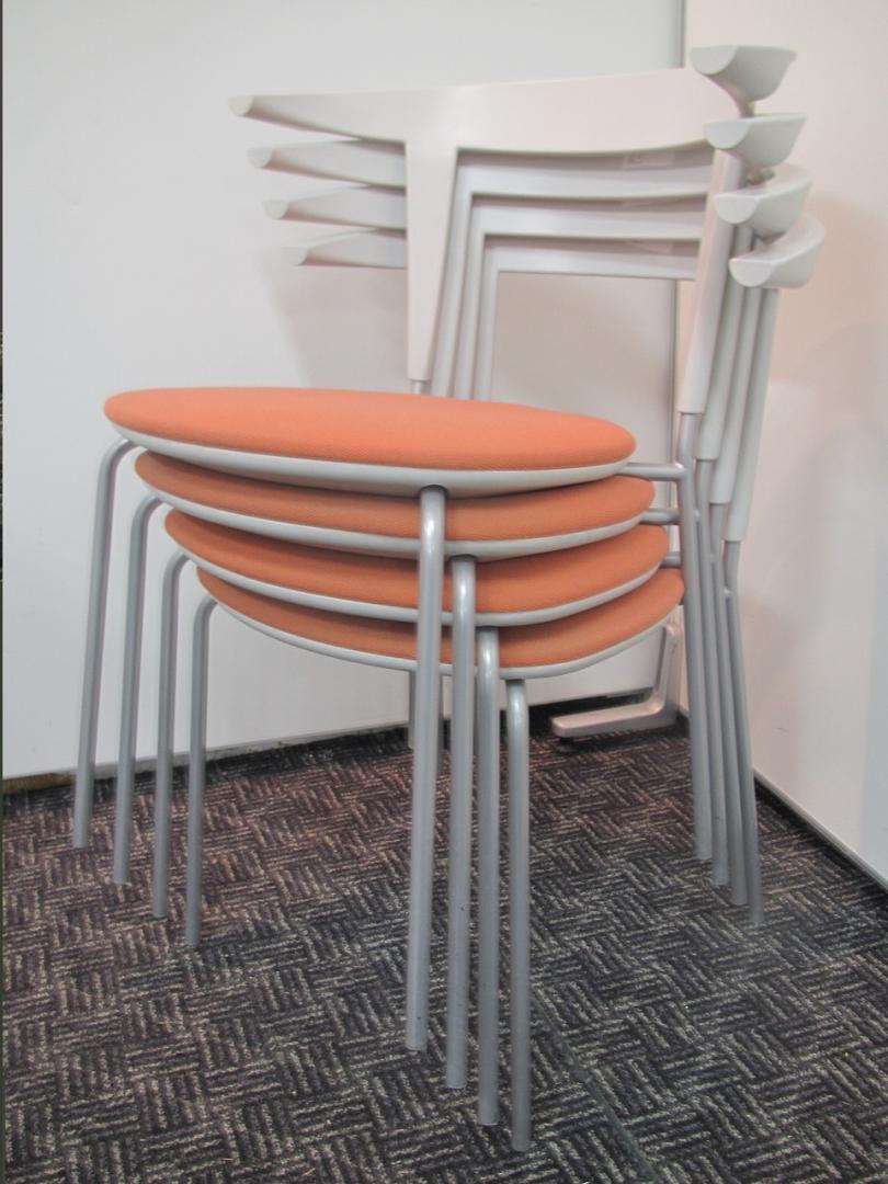 【状態良好スタイリッシュなスタッキングチェア】【4脚セット】～内田洋行製　MO-240～
                        MO-240
                                    中古
            