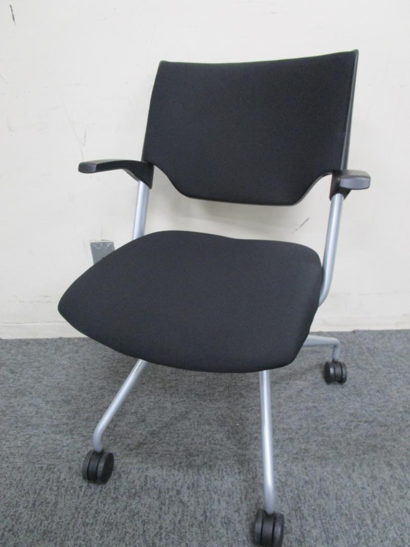 【大量入荷】【イトーキ製　ネスタブルチェア　レクシブ】座り心地抜群のテーブル用チェア
                        レクシブ
                                    中古
            