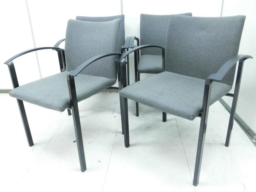 【限定1セット】状態良好なコクヨ製ミーティングチェアの4脚セット　肘付きです！！【セット商品】
                        
                                    中古
            