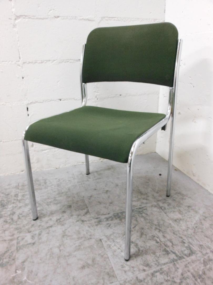 【オカムラ製・鮮やかなグリーン・スタッキングチェア】
                        
                                    中古
            