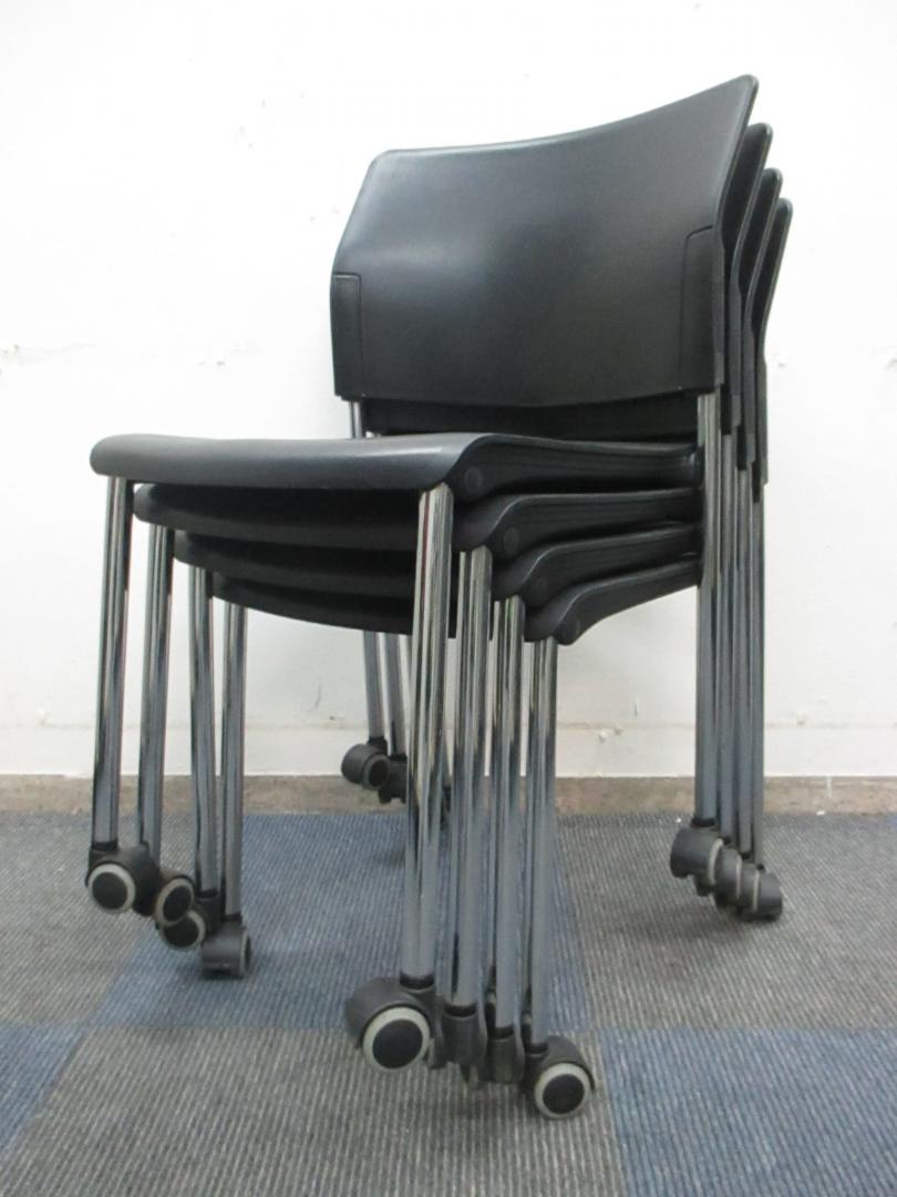 【セット商品】【樹脂素材】unknown製　スタックチェア【キャスター付き】【中古】
                        
                                    中古
            