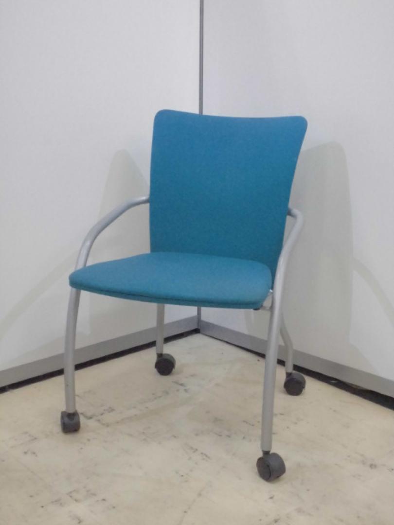 イトーキのネスティングチェア！スタッキングも可能です
                        プリエ
                                    中古
            