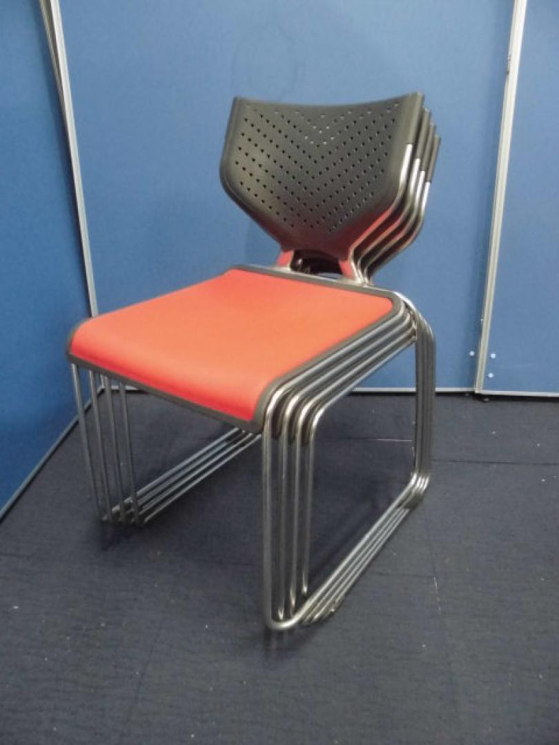 【オシャレなスタッキングチェアセット】オカムラ製｜レッド×ブラック｜背中の形がカワイイです！【ロット】【セット商品】
                        
                                    中古
            
