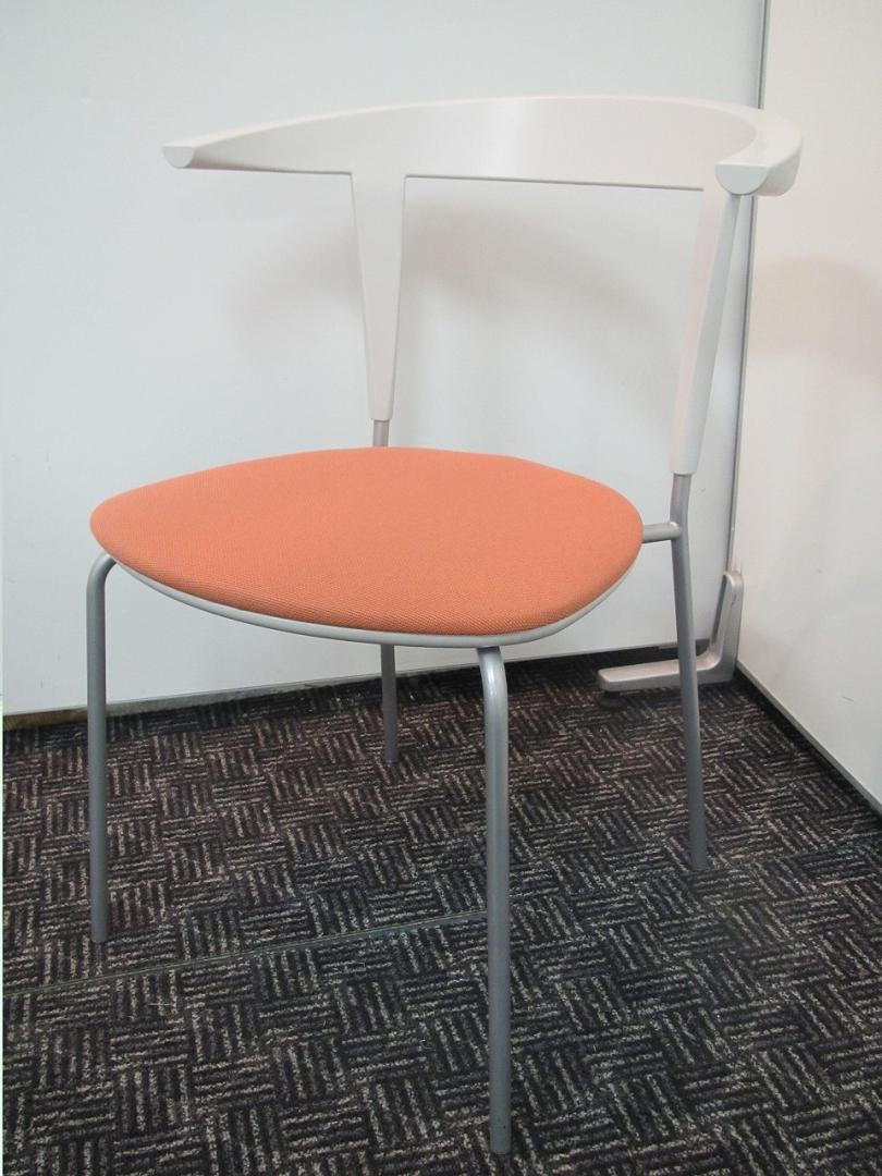 【お洒落なスタッキングチェアが入荷】～内田洋行製 MO-240～
                        MO-240
                                    中古
            