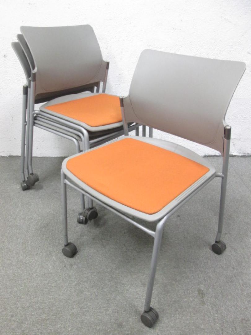 【通常価格の10％OFF！】オカムラ製スタックチェア　【キャスター付き】【お得な4脚セット商品】
                        
                                    中古
            