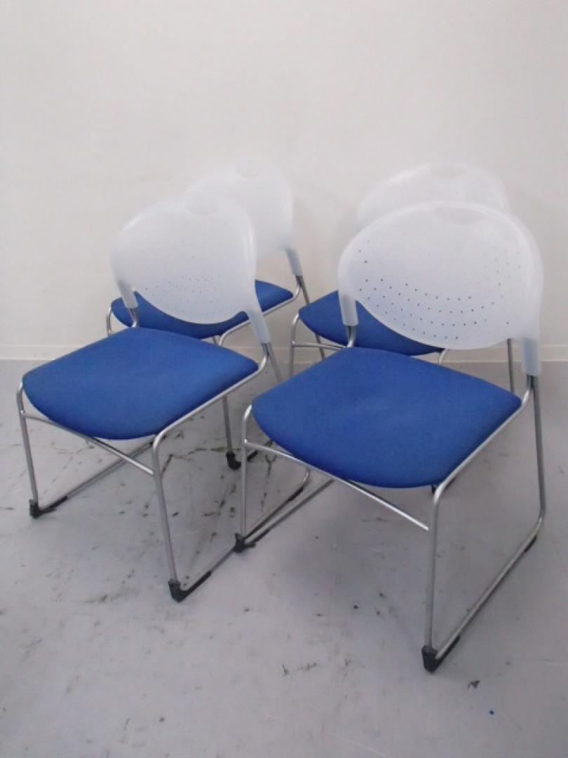 【4脚セット】｜スタッキングチェア｜重ねて収納可能｜会議にミーティングにおススメ｜状態良好◎
                        クリケット
                                    中古
            