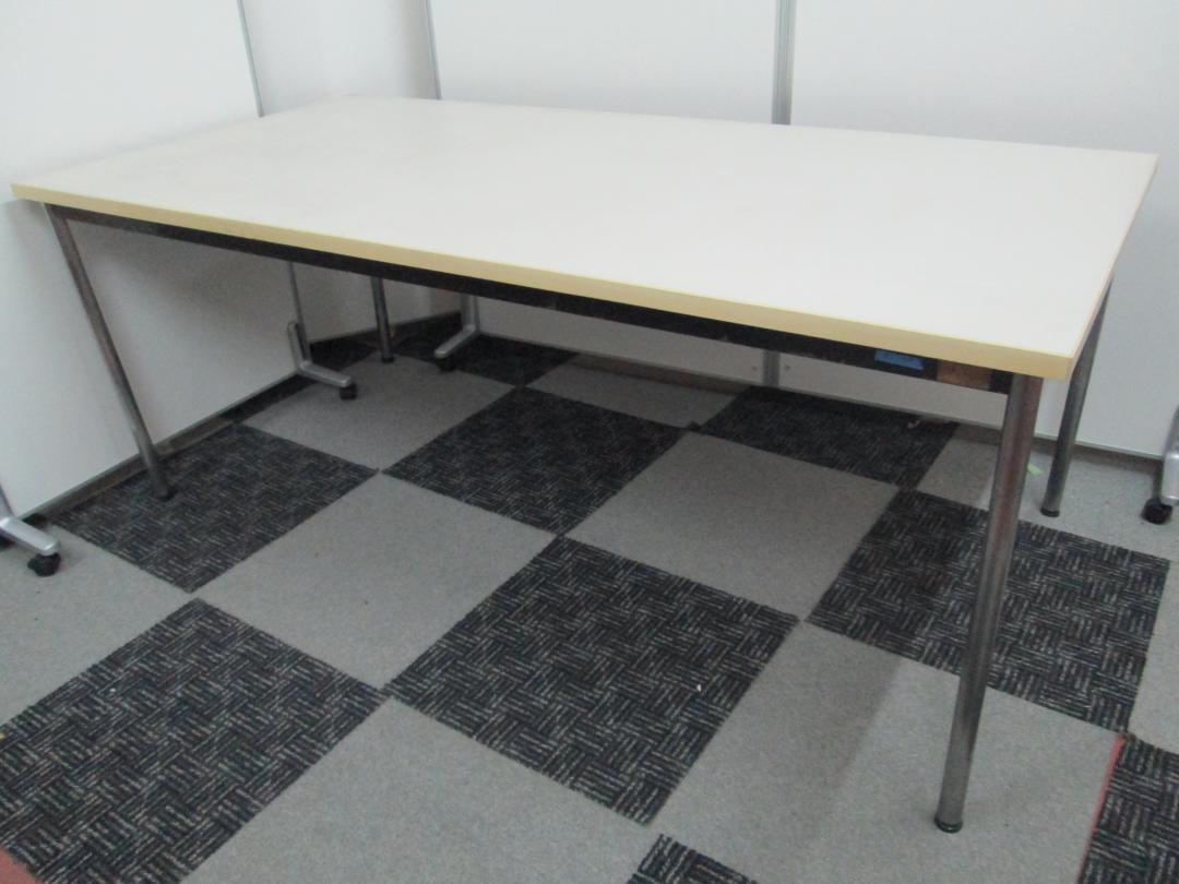 【残り２台】幅1800㎜のテーブルが使用感有りの為この価格！通常使用する分に問題ございません。
                        
                                    中古
            