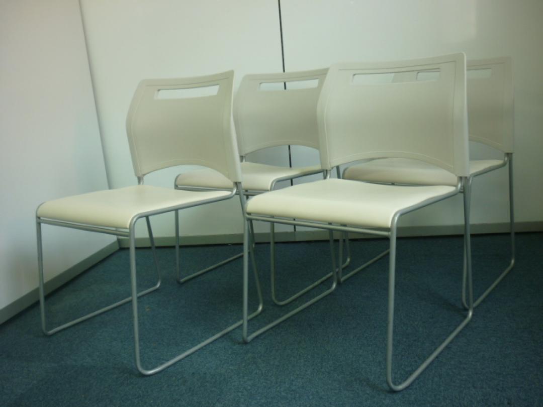 4脚セット　スタッキングチェア　ミーティング　会議用　椅子■
                        
                                    中古
            
