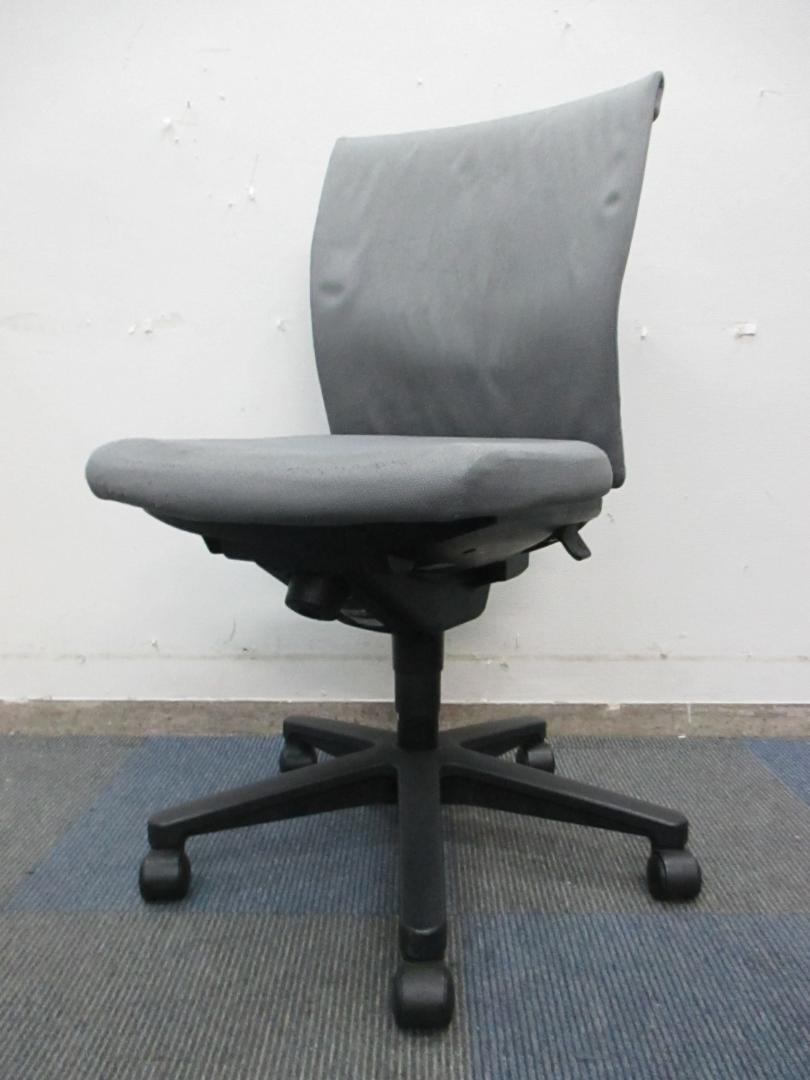 【おつとめ品】【布地にホツレ・擦れ有り】コクヨ製　トレンザチェア【独自のサスペンション構造搭載】β
                        トレンザ
                                    中古
            