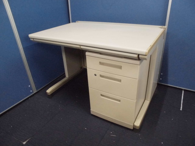 【使えればいいやシリーズ】コクヨ｜平机+3段ワゴン｜W1000｜タップ欠品・サイドカバー欠け有のため値下げしました。【ロット】【おつとめ】
                        
                                    中古
            