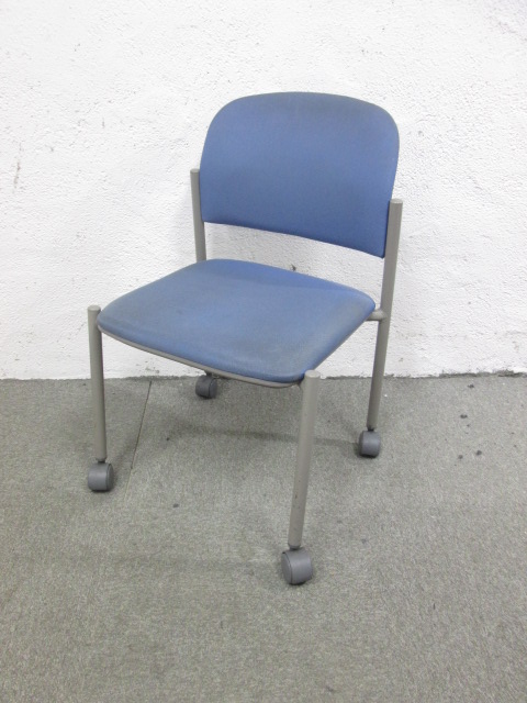 オカムラ製スタックチェア　【移動に便利なキャスター付き】
                        
                                    中古
            