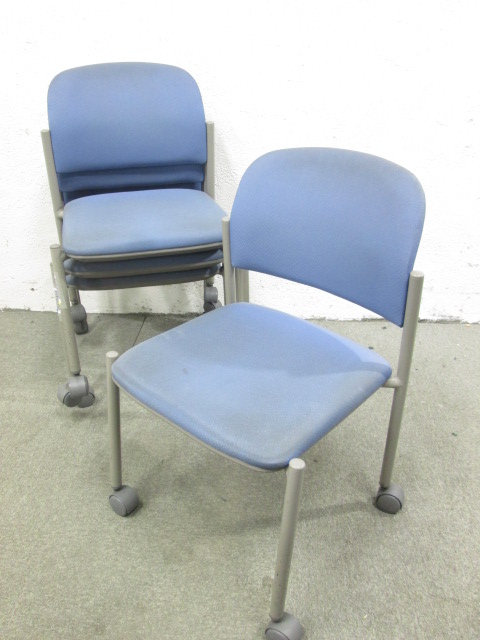 【通常価格の10％OFF！】オカムラ製スタックチェア　【移動に便利なキャスター付き】【お得な4脚セット商品となります】
                        
                                    中古
            